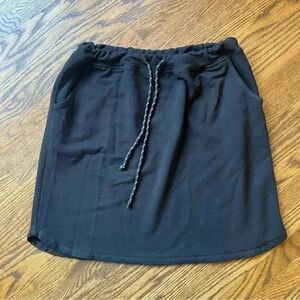 Sundry dolphin skirt women's size 1 (US 4-6) black drawstring waist and pockets